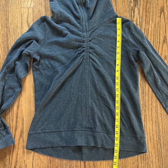 Lululemon In A Cinch Reversible Grey Cowl Neck Sweater Pullover - Picture 10 of 11